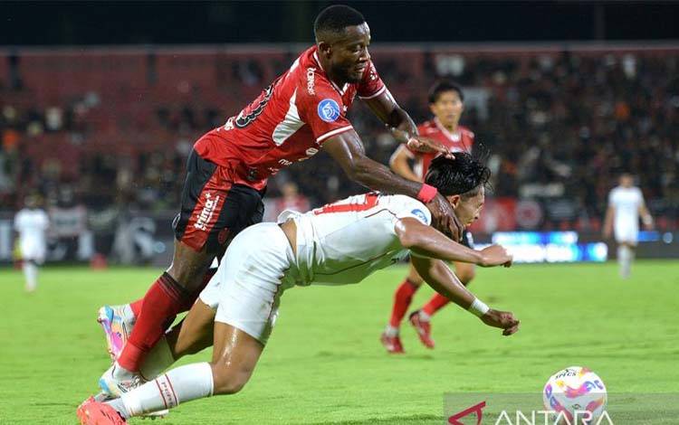Bali United Rebut Pucuk Klasemen Setelah Taklukkan Persis Solo 3-0