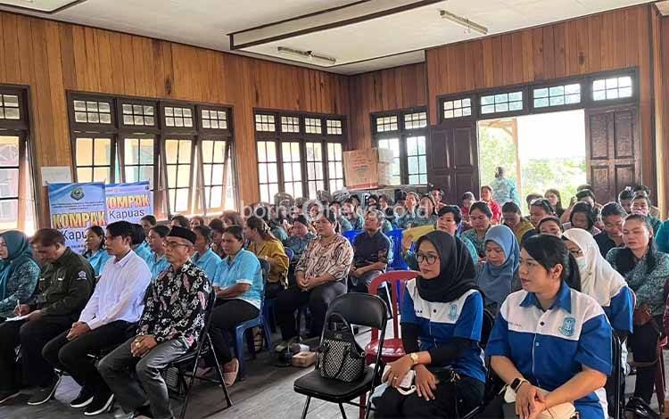 Sosialisasi Program Kerja TP PKK Kabupaten di Kecamatan Kapuas Hulu