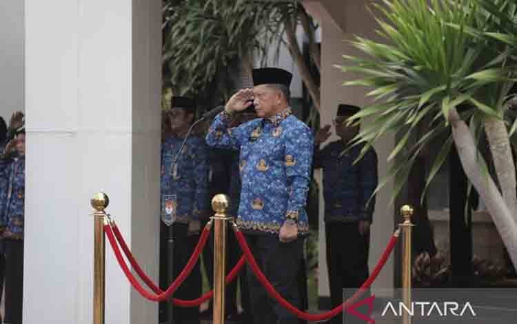 Menteri Dalam Negeri Tito Karnavian saat menjadi Inspektur Upacara (Irup) pada Peringatan Hari Sumpah Pemuda Ke-96 di Kantor Pusat Kemendagri, Jakarta, Senin (28/10/2024). ANTARA/HO-Puspen Kemendagri