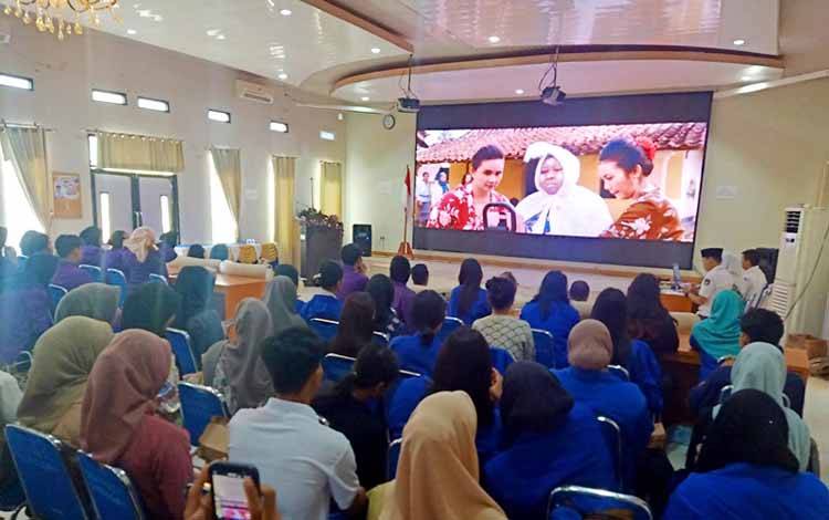 KPU Barito Utara Nobar Film Tepatilah Janji Bersama Mahasiswa