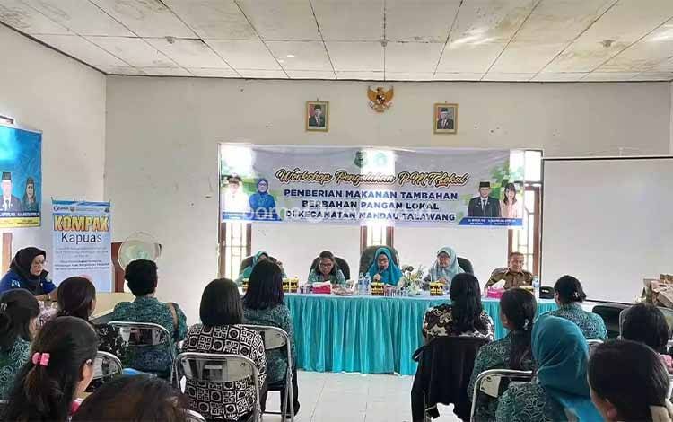 TP-PKK Kapuas Sosialisasi Ketahanan Keluarga dan Pelatihan Pangan Lokal di Mandau Talawang