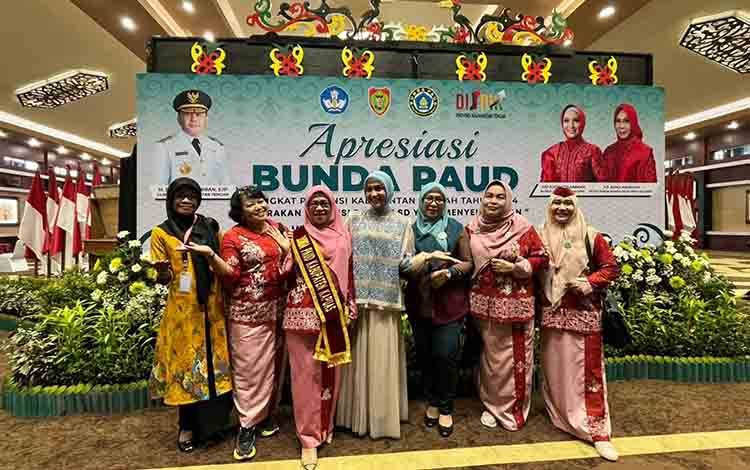 Pj Bunda PAUD Kapuas Hadiri Apresiasi Bunda PAUD Berprestasi Tingkat Provinsi
