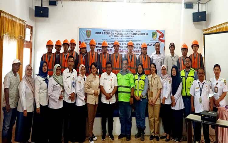 12 Peserta Ikuti Pelatihan Operator Excavator di Barito Utara