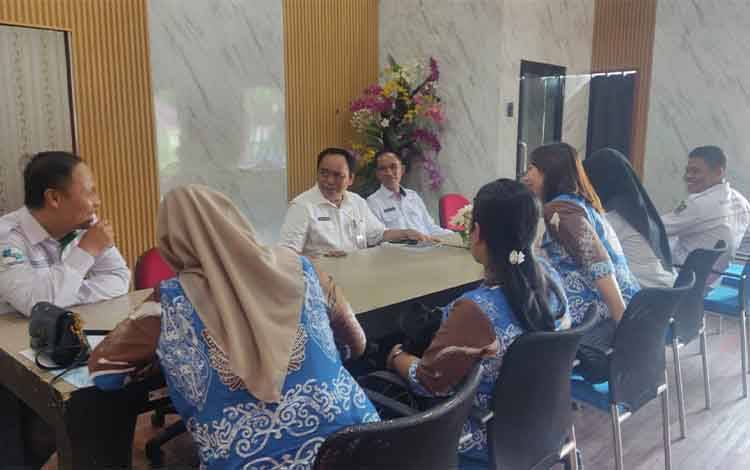 Disarpustaka Kapuas Terima Kunjungan Studi Kaji dari Dispursip Murung Raya