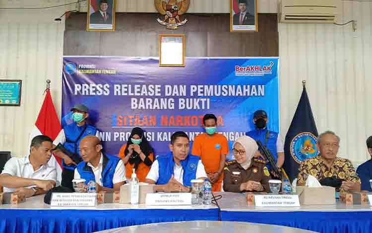 BNNP Kalteng Amankan Dua Tersangka Pengedar Narkoba dalam Dua Operasi Terpisah