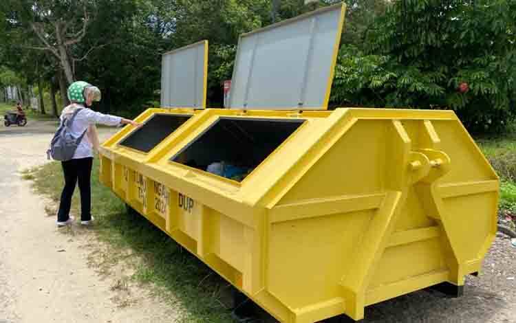 DLH Sukamara Harapkan KSM Ajak Masyarakat Ikuti Program Kutip Sampah