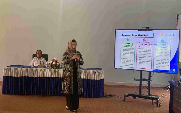 Narasumber, Hediana Makmur mengisi materi Pelatihan