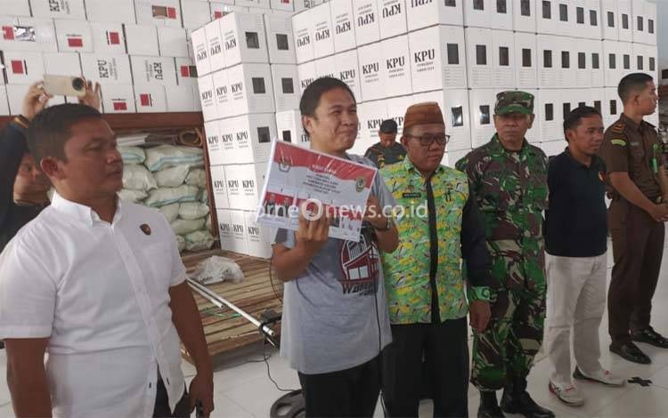 KPU Seruyan Lakukan Penyortiran dan Pelipatan Surat Suara Pilkada 2024