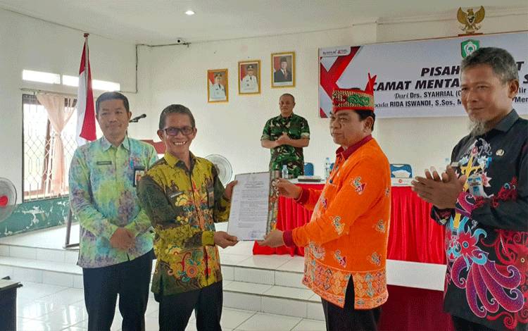Rida Iswandi Jabat Plt Camat Mentaya Hilir Selatan
