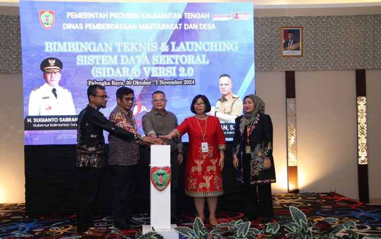 Kepala Dinas PMD Kalteng Buka Bimtek dan Launching Sistem Data Sektoral Versi 2.0
