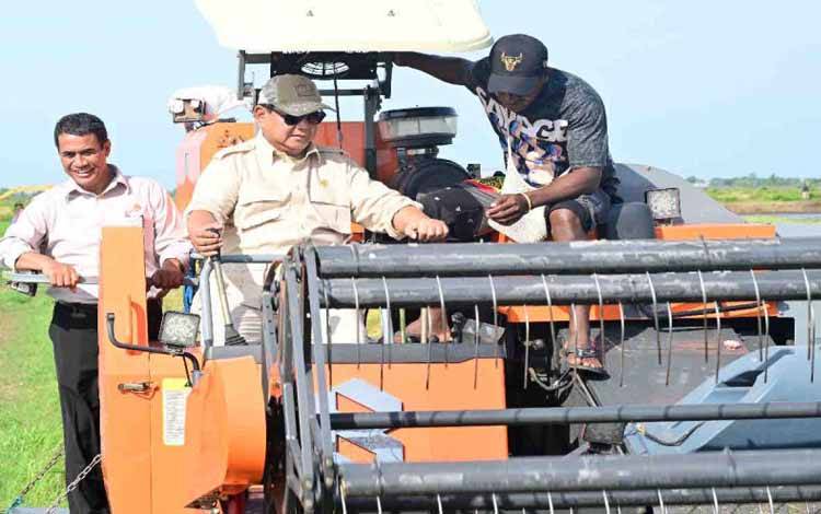 Mentan: 1.002 Alsintan Disalurkan ke Merauke Demi Swasembada