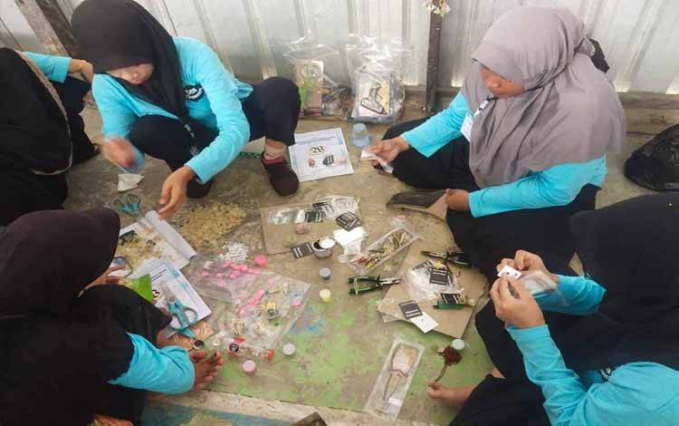 Dislutkan Kalteng Adakan Pelatihan Pengolahan Limbah Perikanan di Kapuas