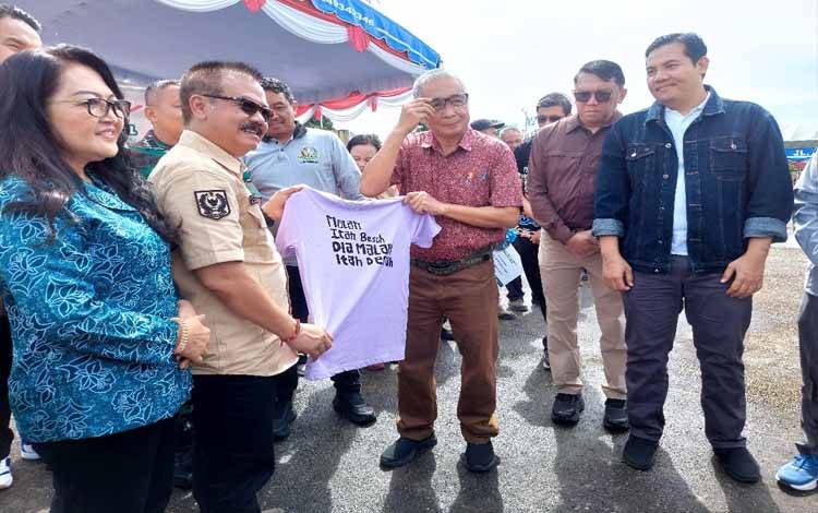 OJK Kalteng dan Pemkab Gunung Mas Gelar Peringatan Hari Tani dan Hari Pangan Sedunia 2024