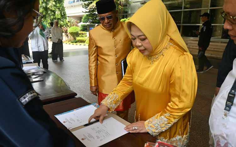 Paslon Pilkada Kobar Tiba di Lokasi Debat Publik Pertama