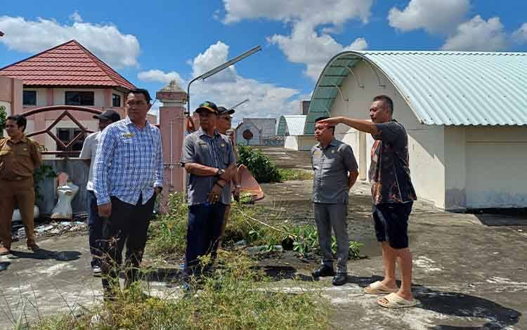 Tinjau Pasar PPM Sampit, DPRD Kotim Komitmen Tindak Lanjut Keluhan Pedagang dan Pembenahan Sarpras