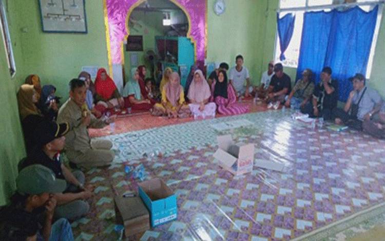 Kades Anjir Mambulau Barat Tekankan Regenerasi dan Kebersamaan dalam Pemilihan Ketua RT