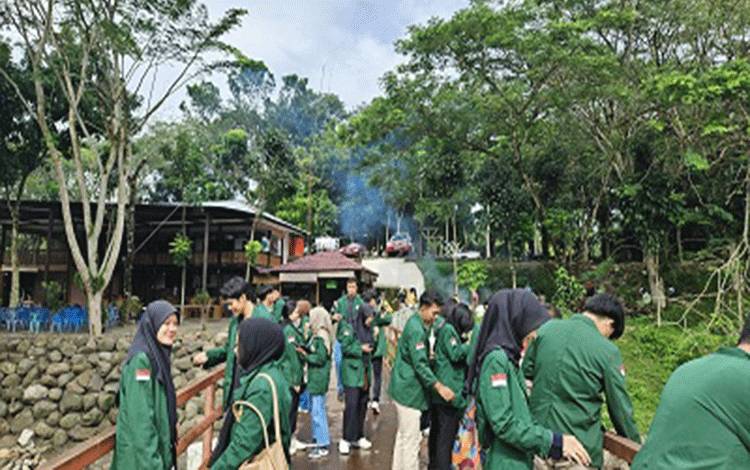 Mahasiswa Fahutan USU Praktikum di Hari Cinta Puspa dan Satwa Nasional