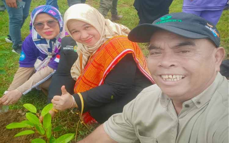 Penanaman Bibit Pohon di Hari Cinta Puspa dan Satwa Nasional