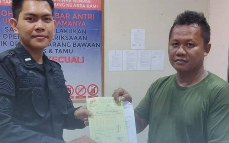 Perkuat Sistem Keamanan, Rutan Kapuas Terima Gembok dan Borgol dari Ditjen PAS