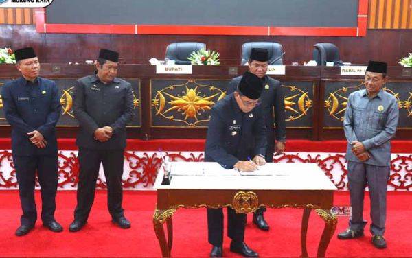 Pemkab dan DPRD Murung Raya Menandatangani Kesepakatan KUA-PPAS 2025