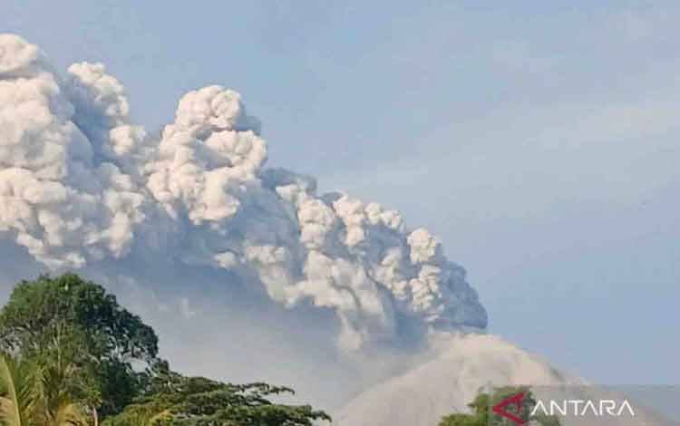 Kemenhub Minta Bandara Pantau Intensif Abu Vulkanik Gunung Lewotobi