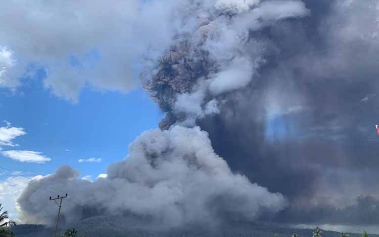 Gunung Lewotobi Laki-laki kembali Erupsi Setinggi 5.000 Meter