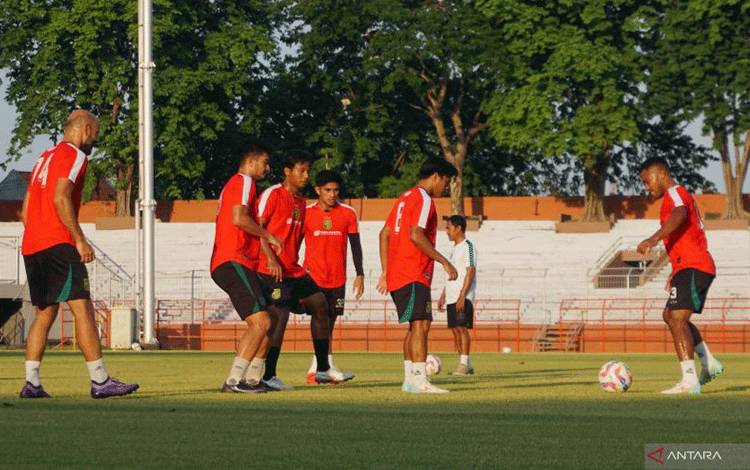 Munster Ingatkan Pemain-Pemainnya Soal Persaingan Jadi Starter