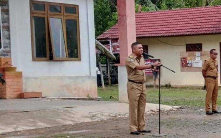 Camat Katingan Tengah Tekankan Pentingnya Disiplin Pegawai dalam Pelaksanaan Tugas