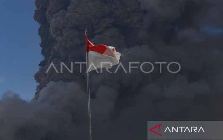 Zona Bahaya Erupsi Lewotobi Laki-Laki Diperluas jadi 9 Kilometer