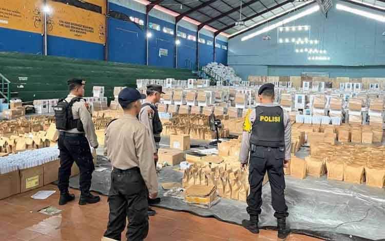 Polres Kapuas Perketat Pengamanan Gudang Logistik KPU untuk Pilkada 2024