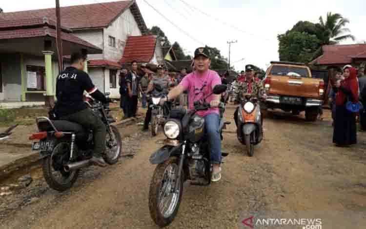 Kalteng Pacu Pembangunan Jalan Tiga Kabupaten Buka Isolasi