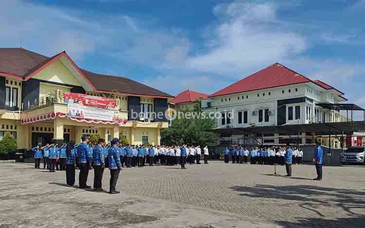 Dinas PUPRPKPP Kapuas Gelar Upacara Peringati Hari Pahlawan