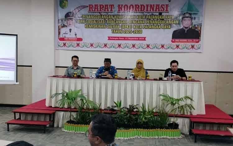 Rakor penanggulangan kemiskinan di Palangka Raya dan penyusunan RPKD 2025-2030. (FOTO: HENDRI)