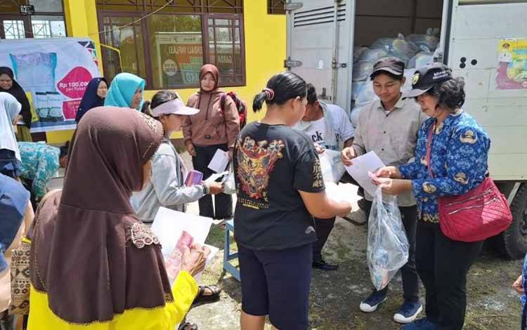 1.430 Paket Sembako Murah Disebar ke Tujuh Kelurahan di Palangka Raya