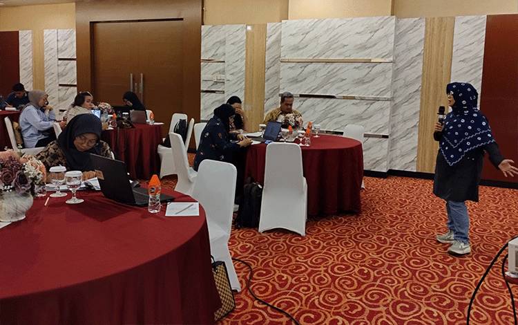 Calon Penulis Cerita Anak Dwibahasa Kalteng Dibekali Teknik Penulisan