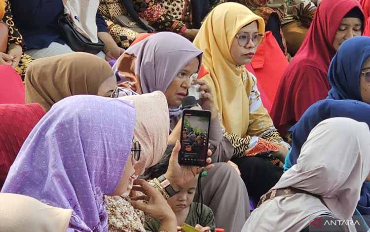 Menkomdigi Dengarkan Keluhan dari Istri Pencandu Judi Online
