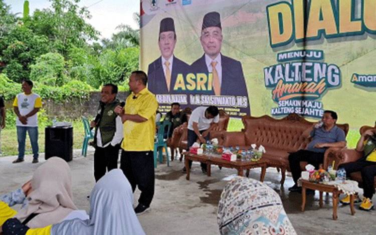 Paslon Gubernur nomor urut 4 Abdul Razak - Sri Suwanto saat bertemu dengan masyarakat Sukamara. (Foto : Asri Center)