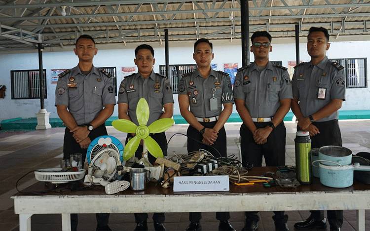 Tim Pengamanan Rutan Palangka Raya Sita Sejumlah Barang Terlarang Milik WBP