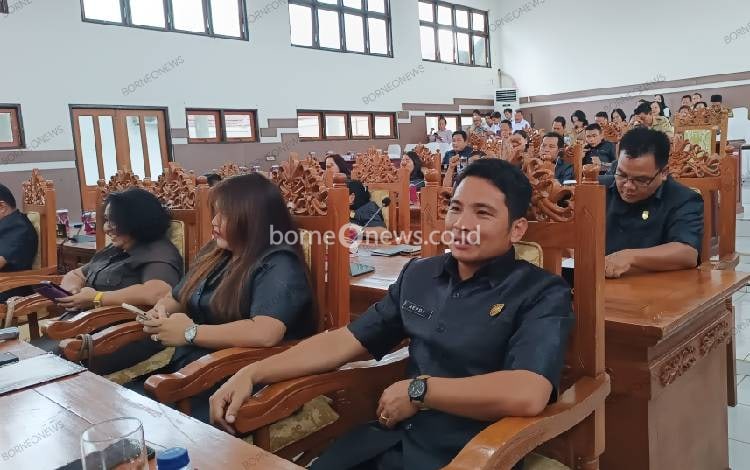 Sejumlah Fraksi DPRD Gunung Mas Desak Pemkab Segera Salurkan Beasiswa Mahasiswa