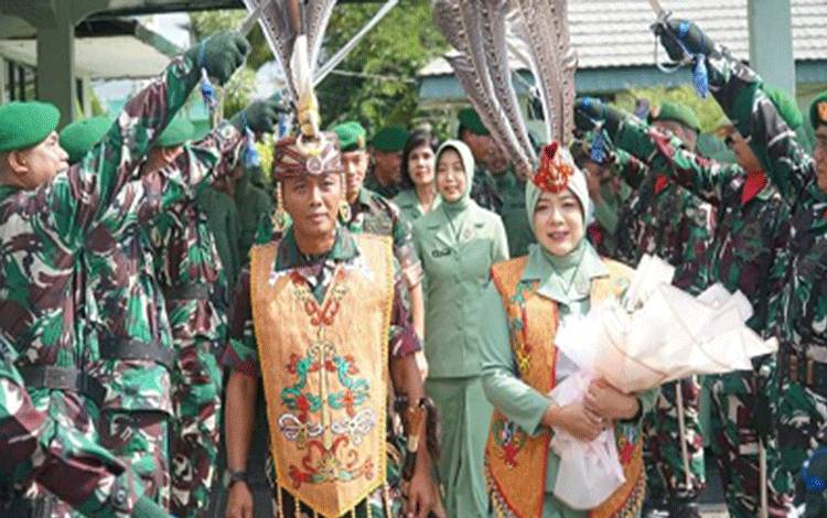 Kodim 1011 Kuala Kapuas Gelar Tradisi Pelepasan Dandim Lama