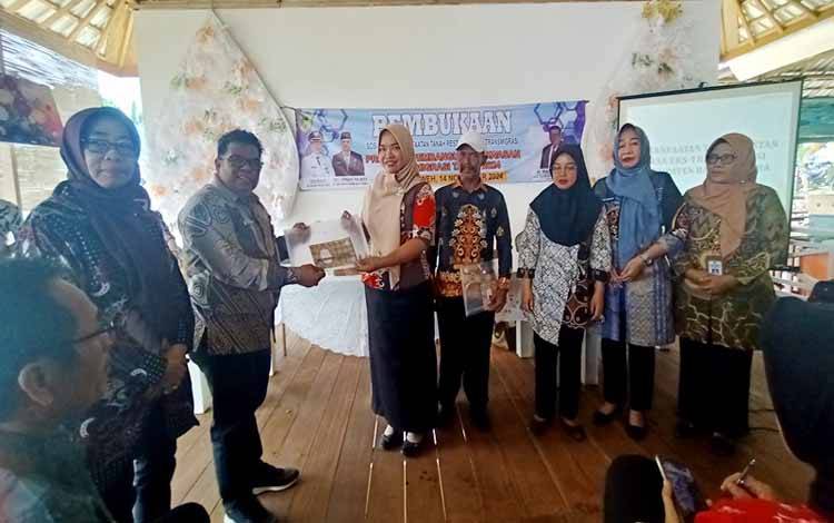 Disnakertranskop UKM Barito Utara Sosialisasi Pemanfaatan Tanah Restan Desa Eks Transmigrasi