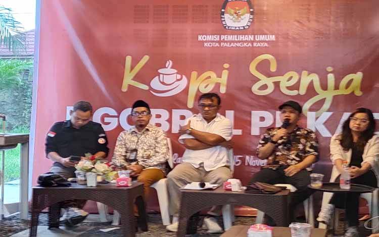 KPU Palangka Raya Gelar Kopi Senja Ngobrol dengan Komunitas dan Media