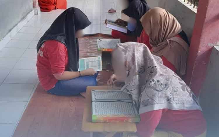 Warga Binaan Wanita Rutan Kapuas Rutin Belajar Mengaji