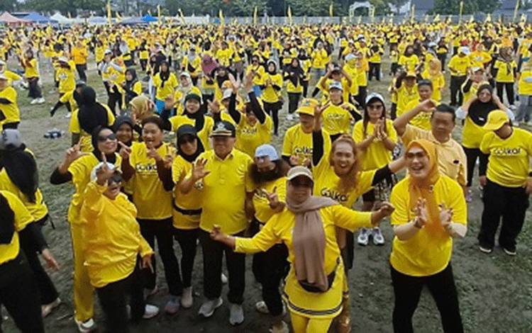 Ribuan Kader dan Simpatisan Partai Golkar Kobar Ikuti Kegiatan Senam Sehat