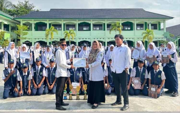 Pelajar MTsN 1 Kapuas Raih Prestasi di Annual Competition Ke-V Ponpes Al-Muhajirin