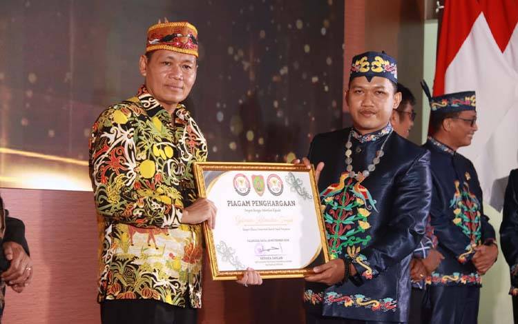 Gubernur Kalteng Terima Penghargaan Pemerintah Daerah Peduli Penyiaran
