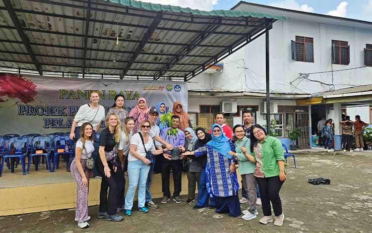Kolaborasi Hebat untuk Lingkungan: Sekolah Hijau, Bumi Hijau di SMAN 15 Medan