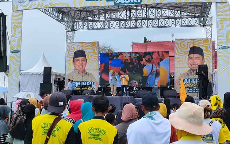 Paslon Asri Gelar Kampanye Akbar di Palangka Raya, Ribuan Warga Padati Lapangan Sanaman Mantikei