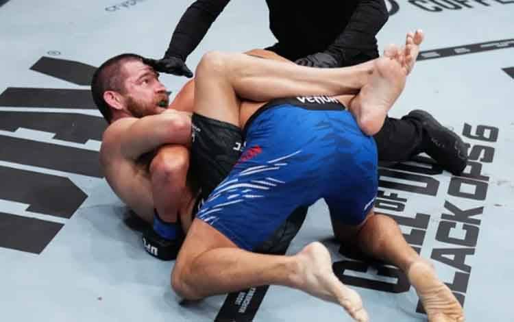 Jim Miller Perluas Rekor di UFC Setelah Tumbangkan Jackson