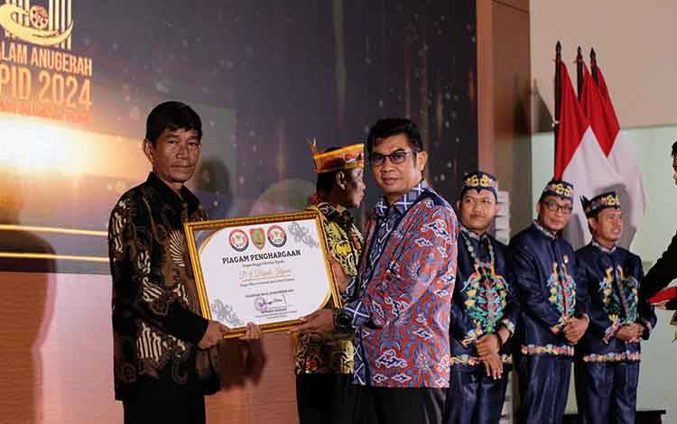 Pemkab Kapuas Raih Penghargaan dalam Anugerah Penyiaran Kalteng 2024